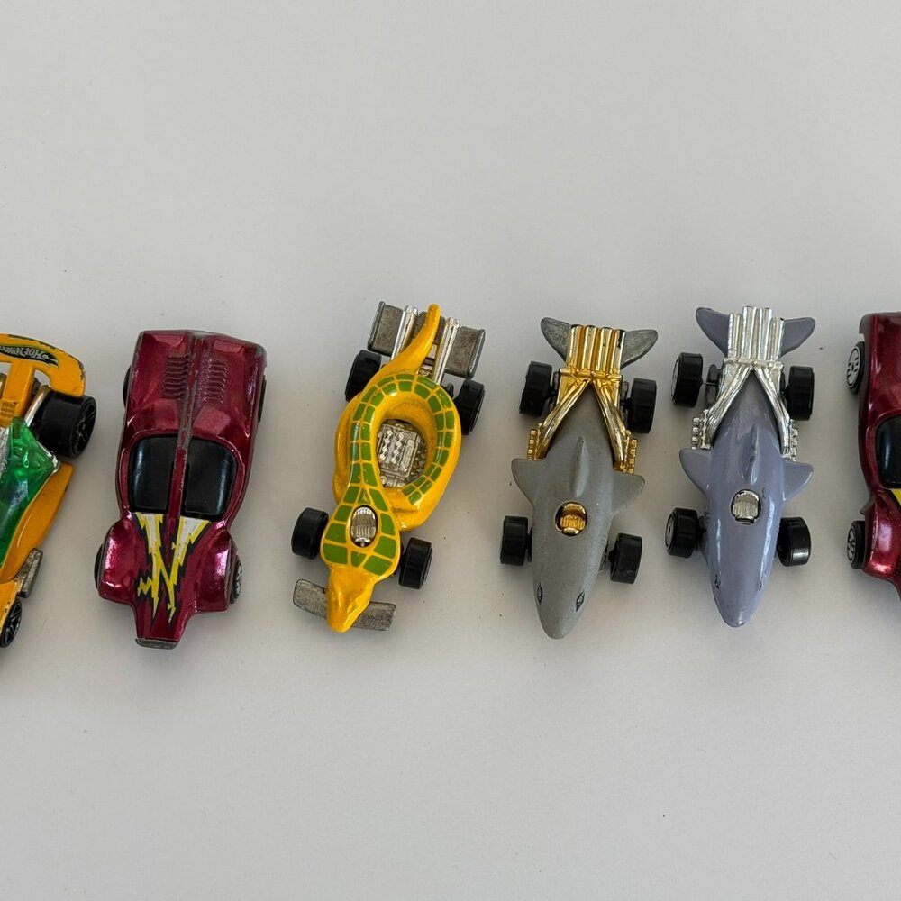 Lot 042 – Hot Wheels/Small Toys.